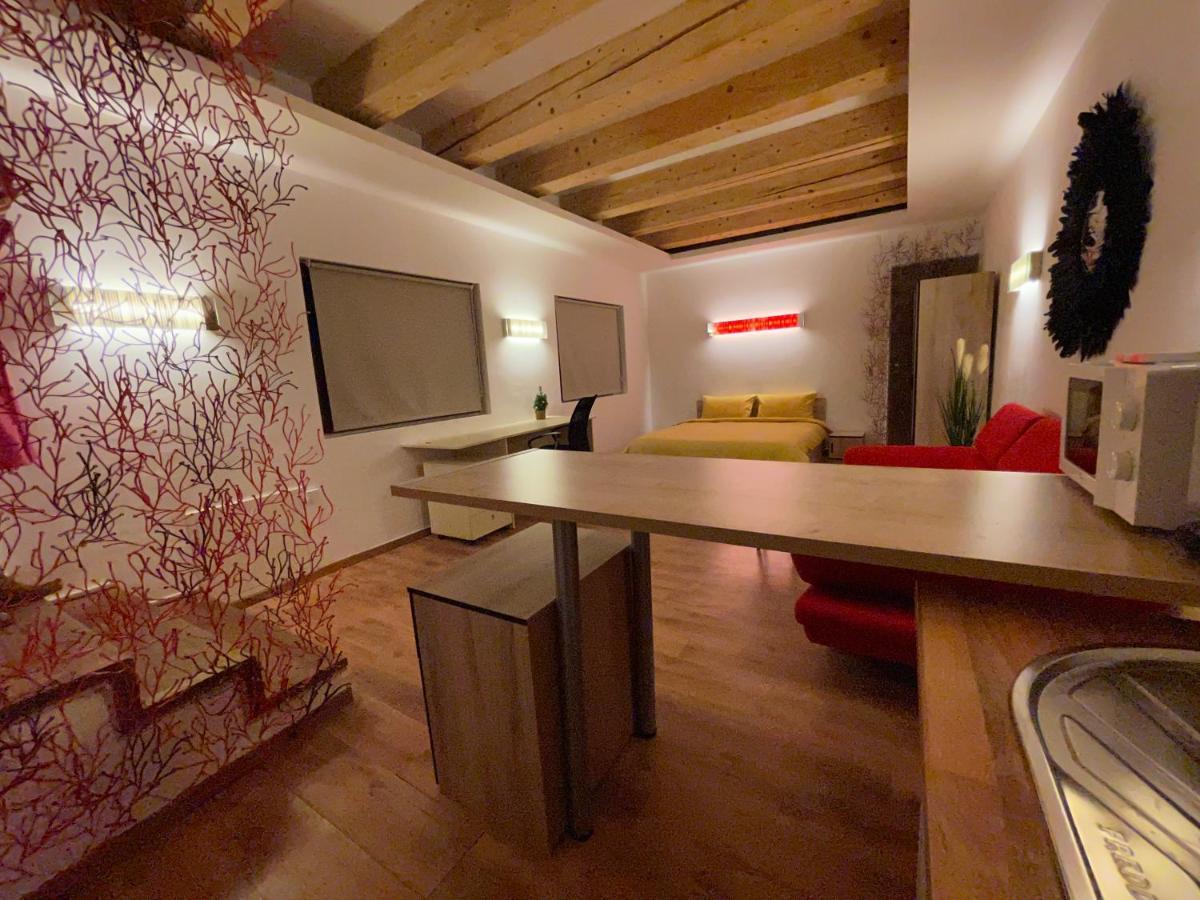 New Workspace Studio Savoya9 Self Check In Old City Center Temeşvar Dış mekan fotoğraf